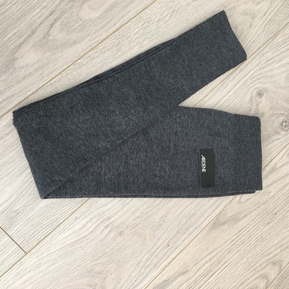 Leggings ( NWT ) - Picture 3 of 4